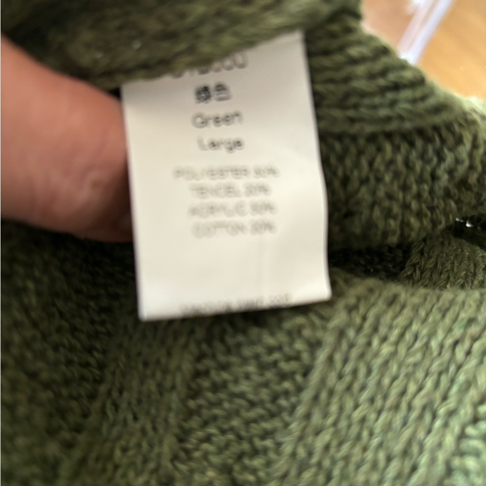 Beautiful brand new green color thick long jacket with a hoodie - Picture 3 of 3